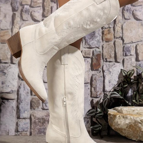Women's low-heeled cigarette boots