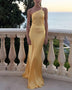 Elegantes, einfarbiges Partykleid mit schrägen Schultern 